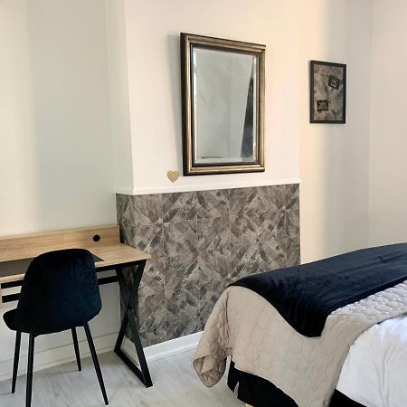 A & V Appart'Hotel Лилль Экстерьер фото