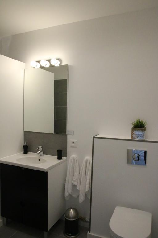 A & V Appart'Hotel Лилль Экстерьер фото